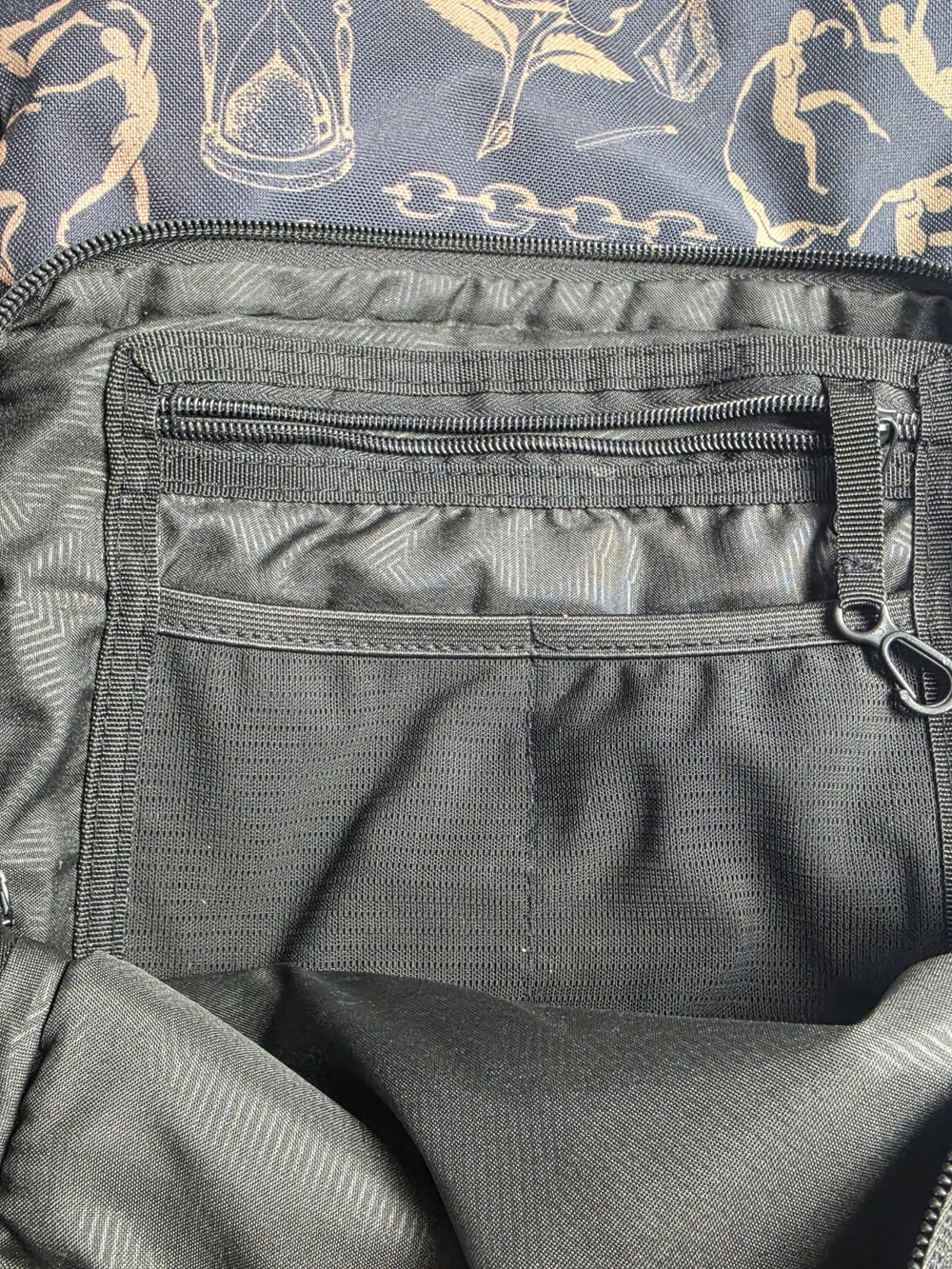 Volcom black beige